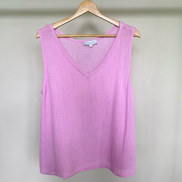 Michael Stars Abby Front-to-Back textured cotton gauze V-neck tank top. 🩷 - Picture 3 of 6